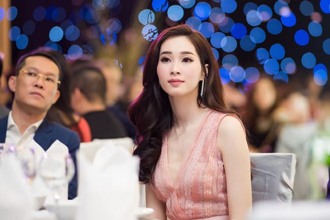 Mới đây, trên trang cá nhân, Hoa hậu Đặng Thu Thảo đã viết những lời chúc mừng sinh nhật đến một người anh của mình. 