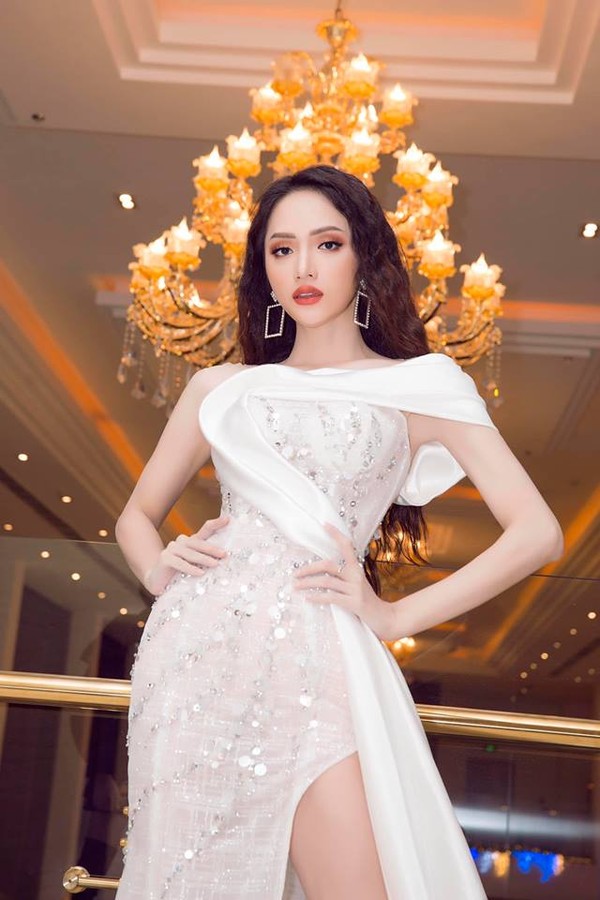 Kể từ sau khi giảm cân, Hương Giang ngày càng xinh đẹp với những Shbet999 com đăng nhập lộng lẫy. Dù Shbet999 com đăng nhập có kén chủ cỡ nào cũng được mỹ nhân diện đẹp xuất sắc.  