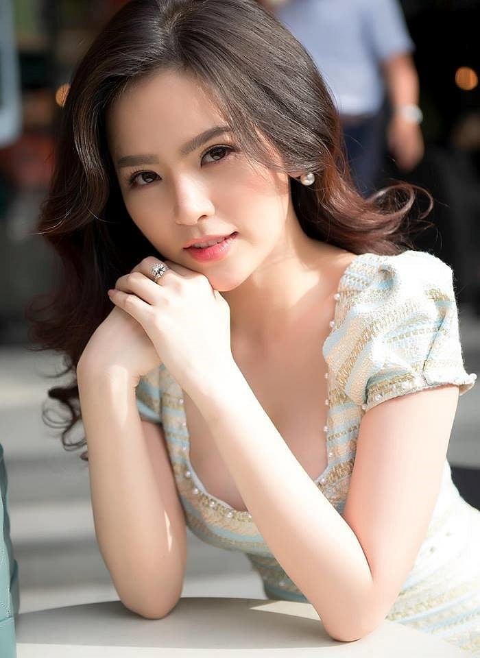 Nhưng khi kín đáo nữ tính thì cũng “mật ngọt chết người”.    
