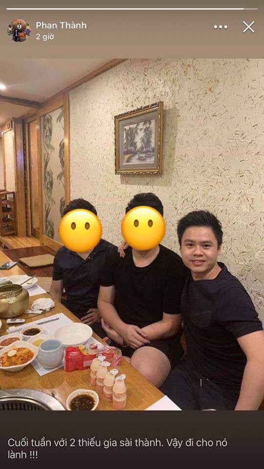 Phan Thành tụ tập với bạn bè ngày cuối tuần.