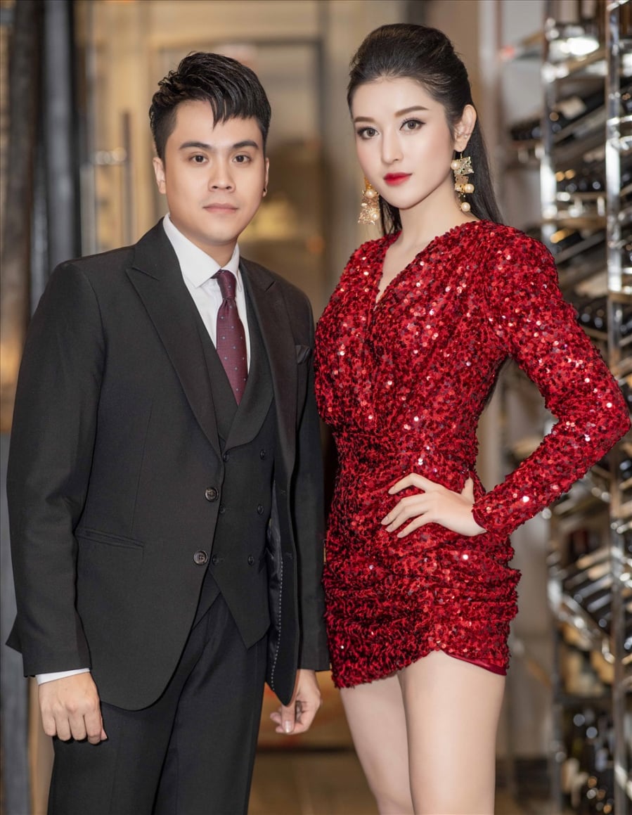 Á hậu Huyền My gây chú ý với chiếc váy ngắn đỏ nổi bật cực sexy, quyến rũ.
