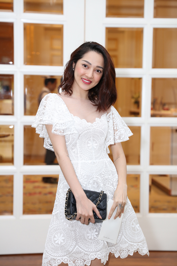 Bảo Anh diện đầm trắng rạng rỡ trong đám cưới của Lê Hiếu.