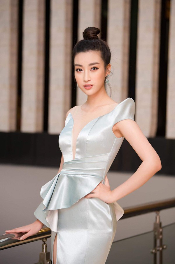 Và người đẹp vướng vào “phi vụ đụng hàng” lần này chính là Đỗ Mỹ Linh - “thần tiên tỷ tỷ” thứ 2 của showbiz Việt.  