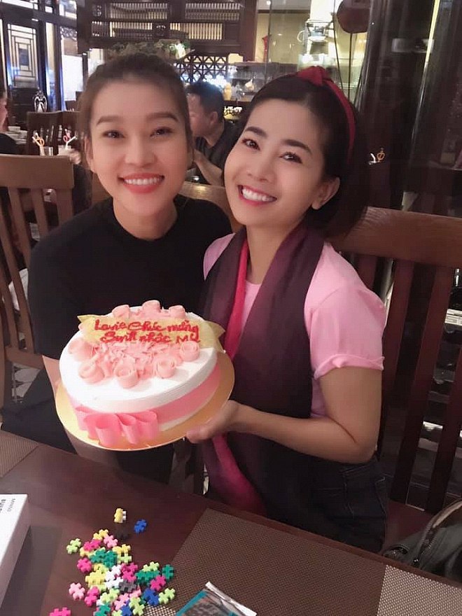 Mai Phương và bạn thân.