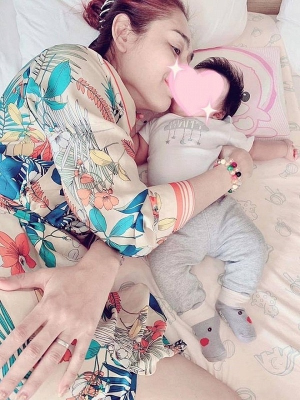 Lâm Khánh Chi hạnh phúc khoe ảnh con trai đầu lòng được 3 tháng tuổi.