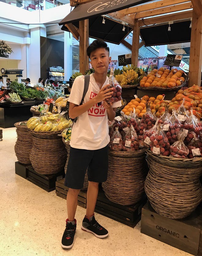 Về phía Vân Dung, dù bận rộn công việc nhưng cô vẫn thường xuyên  tham gia cùng con trai các hoạt động ở trường