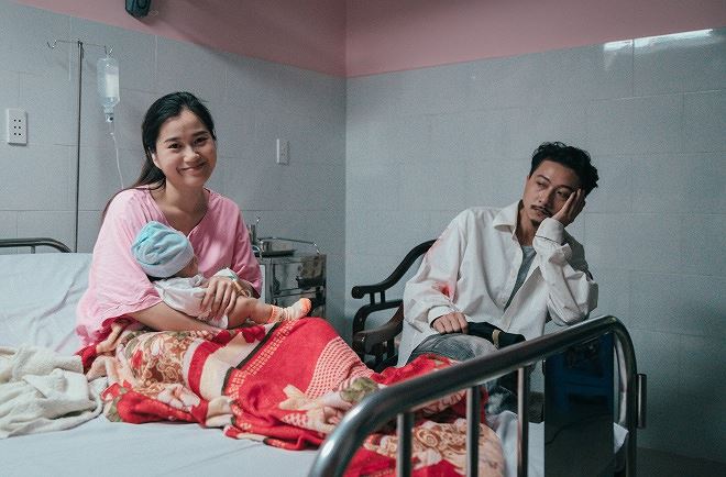 Trước đó nữ diễn viên từng thừa nhận, Hứa Minh Đạt là thần tượng từ thuở 15 - 16 tuổi của mình, nhưng mãi đến 4 năm sau mới có dịp tiếp xúc trong trường Sân khấu Điện ảnh.  