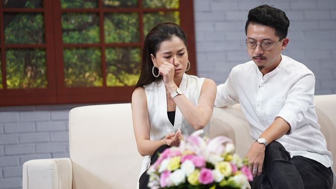 Nói về ông xã, chủ nhân giải Mai Vàng 2018 cho biết anh là người ít nói, tuy không thể hiện quá nhiều nhưng luôn hỗ trợ vợ trong việc chăm sóc con cái để vợ chuyên tâm diễn.  