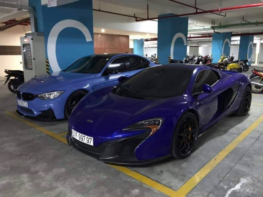 Siêu xe Audi R8 V10 Plus được Cường đô la mua tặng bạn gái Đàm Thu Trang (Xe phía trong).  