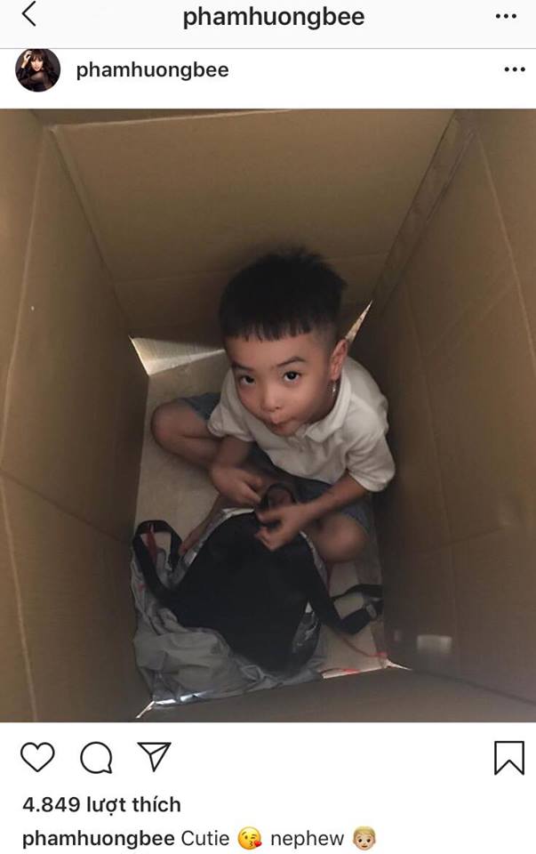 Thời gian gần đây, Phạm Hương dường như đang dần trở lại với công việc sau khi mất tích 1 thời gian dài sang Mỹ chưa bệnh. Tuy nhiên, nhiều người lại đồn đoán cô đã sinh con cho bạn trai đại gia tại Mỹ. Trước những tin đồn này, nàng Hoa hậu vẫn chưa từng 1 lần lên tiếng khiến cho những tin đồn ngày càng đi xa hơn.    Giữa những ồn ào xung quang mình, mới đây Phạm Hương bất ngờ đăng tải hình ảnh 1 bé trai kháu khỉnh, đáng yêu tầm khoảng 2 đến 3 tuổi lên trang cá nhân của mình. Người hâm cũng đang phân vân không biết đây có phải là hình ảnh của cậu bé mà có đôi lần Phạm Hương đã từng đăng tải lên khi cô sinh sống tại Mỹ.     Khi đăng bức ảnh, Phạm Hương có tag tên của 1 người bạn và khen ngợi em bé dễ thương. Ngay đó, người bạn này đã trả lời Phạm Hương: 