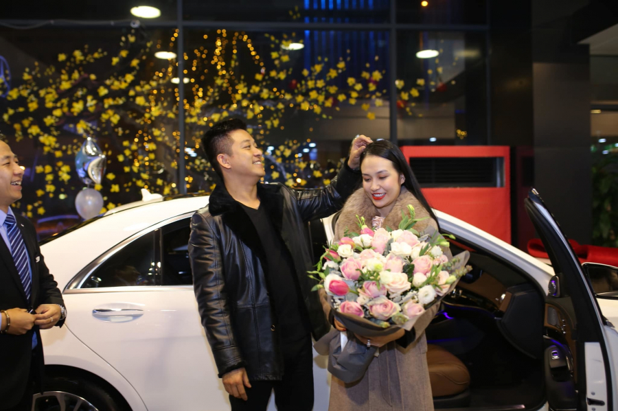 Bà xã Tuấn Hưng vô cùng mãn nguyện và vui sướng khi đây là thành quả sau một năm hai vợ chồng lao động vất vả. Tuấn Hưng chia sẻ, vợ chồng anh quyết định 