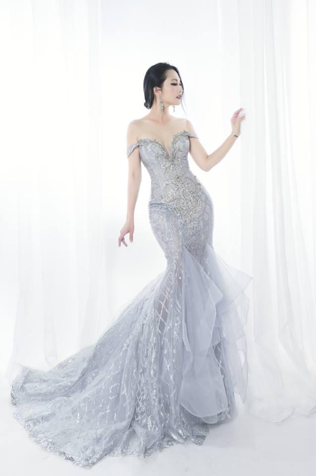 Bà mẹ hai con khoe trọn thân hình chuẩn ở tuổi 37.