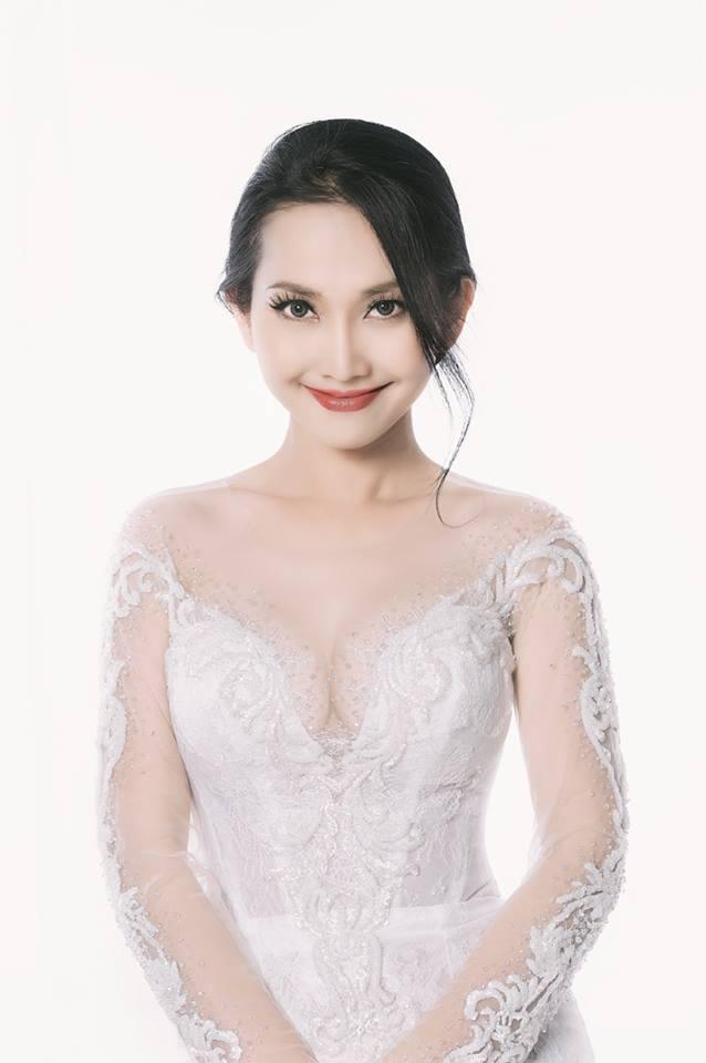 Sau 2 năm tìm hiểu, Kim Hiền quyết định 'về chung nhà' với ông xã hiện tại vào năm 2014, sau đó cùng con trai sang Mỹ định cư.