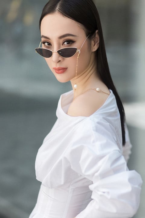 Khác hẳn với trước đây, Phương Trinh ngày càng cá tính và quyết liệt hơn trong phong cách.    