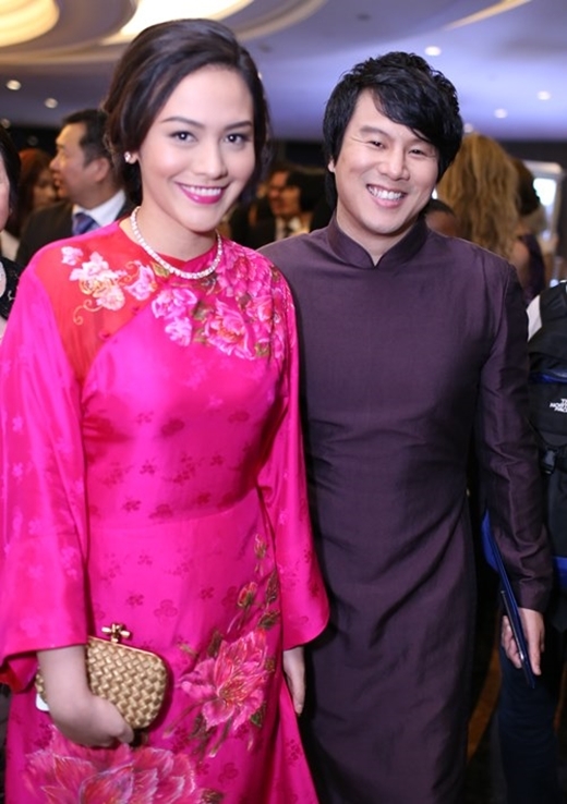 Thanh Bùi và vợ xuất hiện rạng rỡ bên nhau.