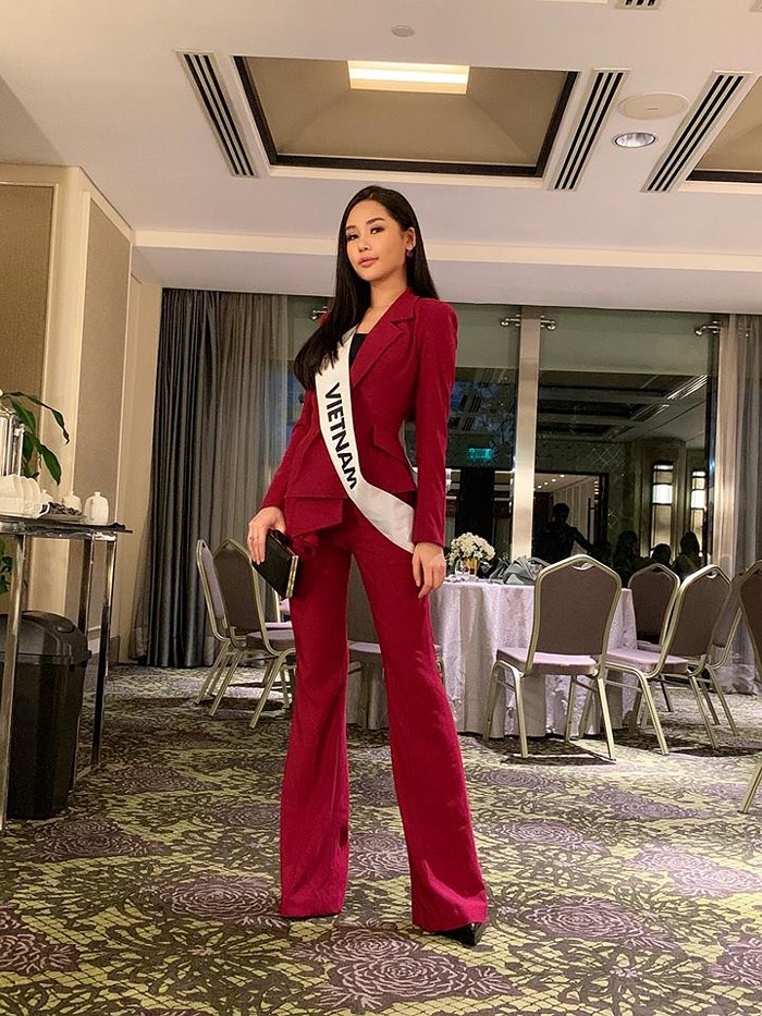 Ngân Anh quyết định đi thi 