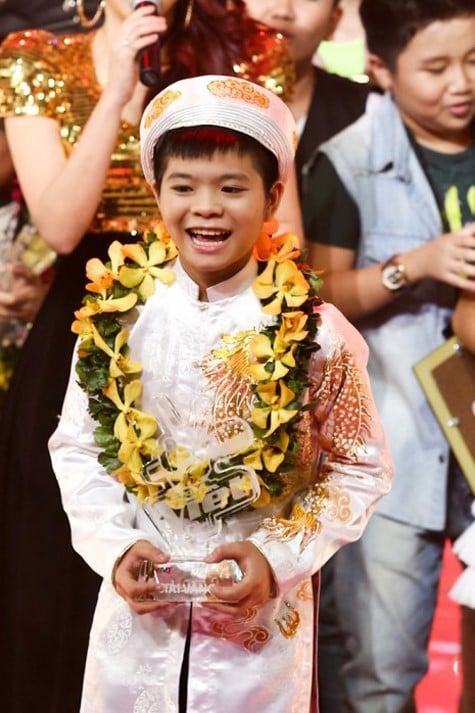Bước ra từ 