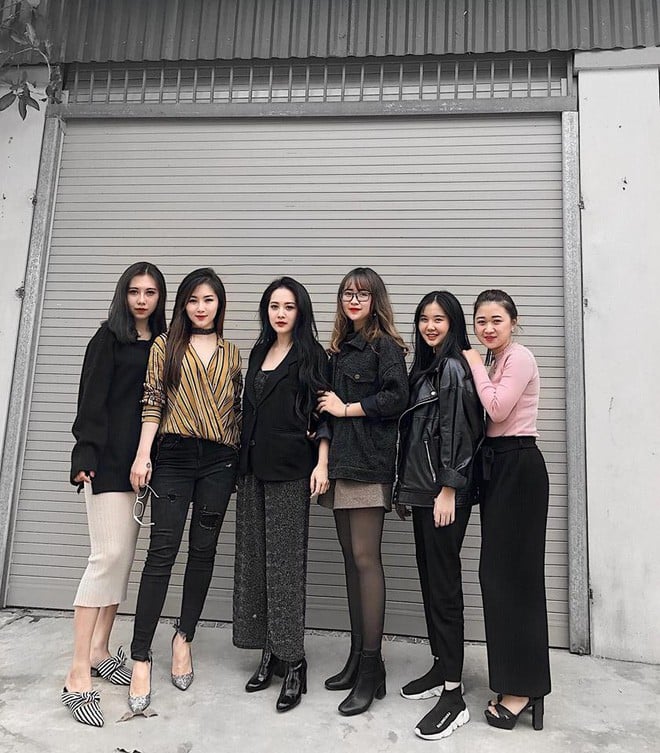 Các chị em gái nhà họ ngoại Hương Tràm đều sở hữu gương mặt xinh xắn.