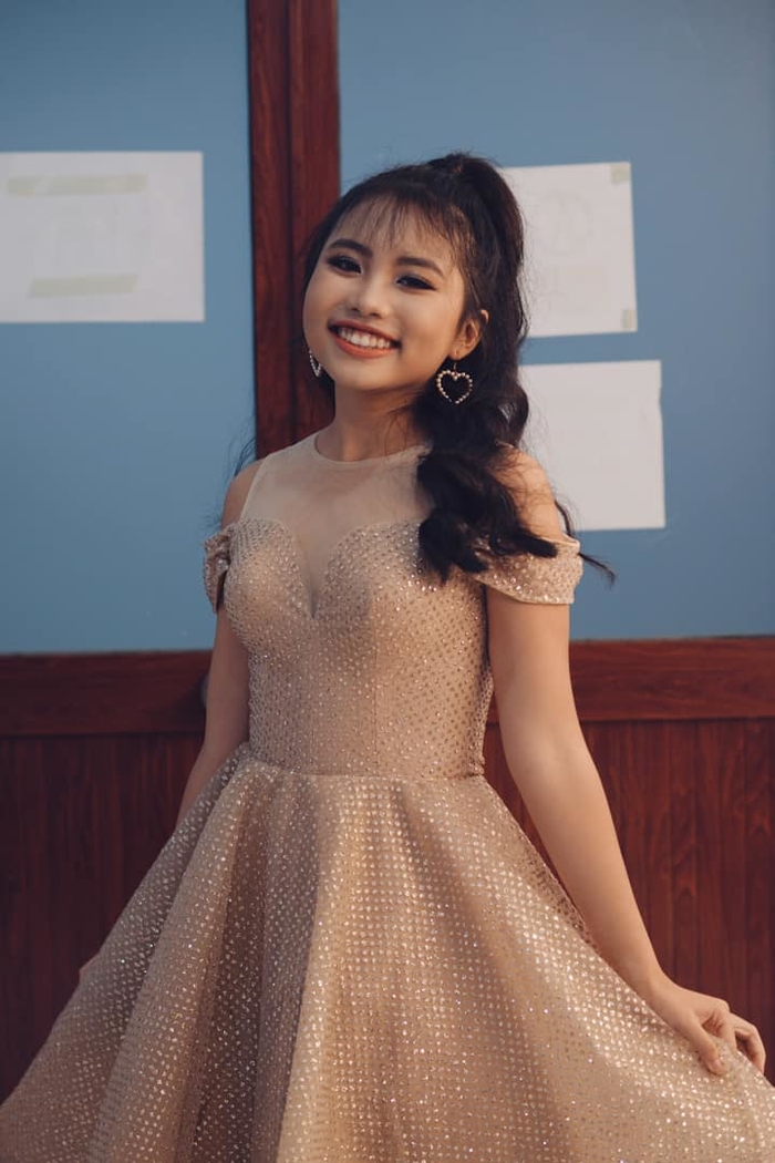 Nhưng, so với nhiều cái tên sao nhí khác, Phương Mỹ Chi lại gắn liền với những ồn ào. Trước hết phải kể đến ngoại hình 