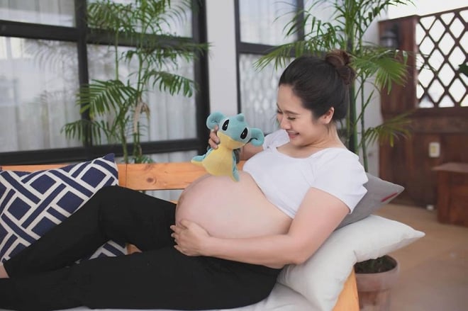 Bác sĩ liên tục gọi Thanh Thúy đi đẻ mổ nhưng hiện tại cô vẫn chờ chuyển dạ mới vào bệnh viện.  