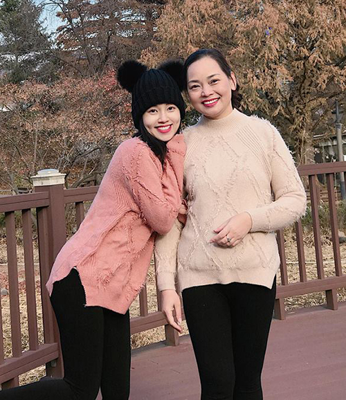 Giữa những sóng gió tình cảm, Ly Kute có một điểm tựa rất vững chắc là mẹ. 