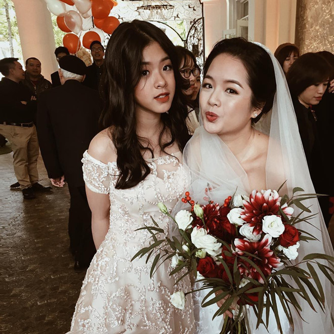 Ở tuổi 14, Hồng Khanh đã ra dáng một thiếu nữ trưởng thành.