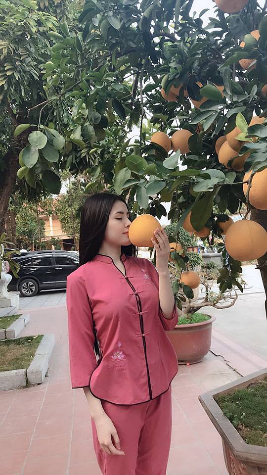 Thư Dung đi chùa cầu bình an vào ngày tiễn ông Táo về chầu Trời.    