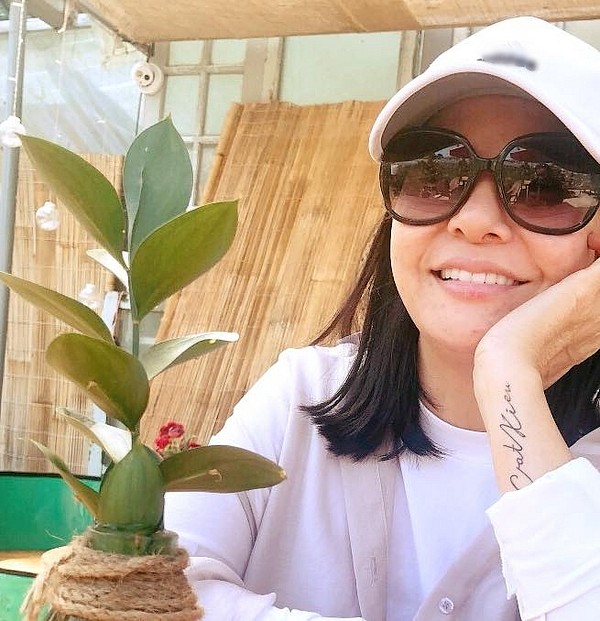 Không phải là nhân vật chính của scandal nhưng Cát Phượng cũng hết sức mệt mỏi vì bao lời chỉ trích, hiểu lầm.    