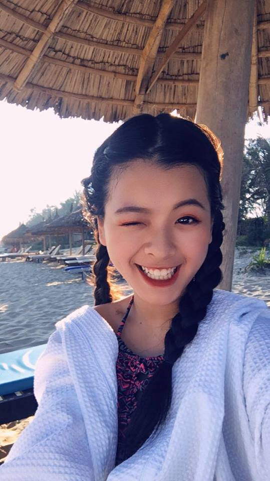 Hiện, Hồng Khanh dành thời gian cho việc học. Lớn lên trong Shbet111 slot, casino, thể thao, xổ số có truyền thống nghệ thuật với mẹ là diễn viên còn cha là nhạc sĩ, Hồng Khanh biết chơi nhiều nhạc cụ. Con gái diễn viên Chiều Xuân hy vọng có thể trở thành nghệ sĩ tài năng trong tương lai. Những lúc có thời gian rảnh, cô du lịch cùng Shbet111 slot, casino, thể thao, xổ số.