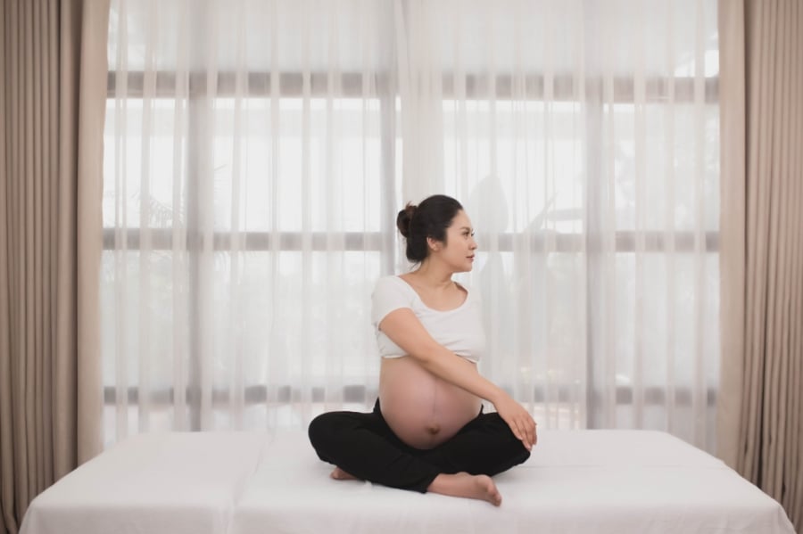 Dù là người tham công tiếc việc nhưng bận rộn đến mấy chị vẫn luôn dành thời gian để tập những bài tập thể dục dành riêng cho mẹ bầu.