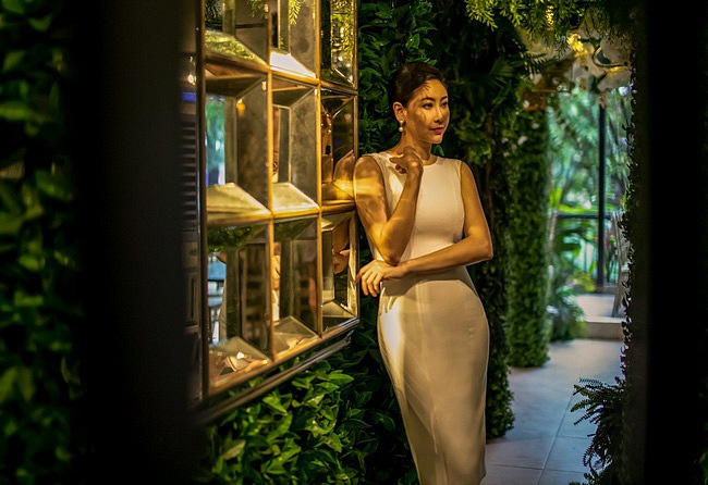 Từ cô thiếu nữ 16 tuổi lúc mới đăng quang, sau 27 năm, Hà Kiều Anh đã trở thành một nữ doanh nhân thành đạt, có một Shbet111 slot, casino, thể thao, xổ số êm ấm cùng người chồng tài giỏi.    