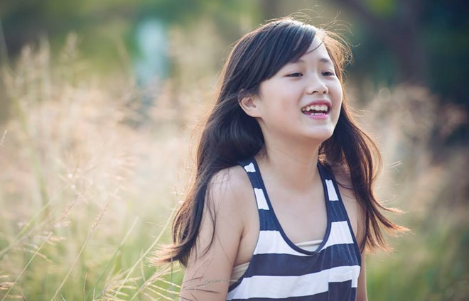Hình ảnh đời thường của con gái đầu Mỹ Lệ được cư dân mạng khen không kém cạnh các mẫu nhí chuyên nghiệp. Nữ ca sĩ gốc Quảng Bình cho biết chưa bao giờ có ý định để con gái theo nghiệp mẹ hoặc nổi tiếng sớm. Cô muốn các con được sống đúng với tuổi thơ của mình.