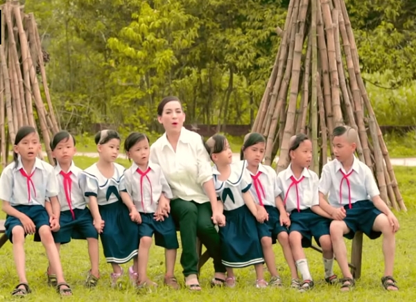 Ca sĩ Phi Nhung là 1 trong những sao Việt nhận nhiều con nuôi nhất hiện nay.