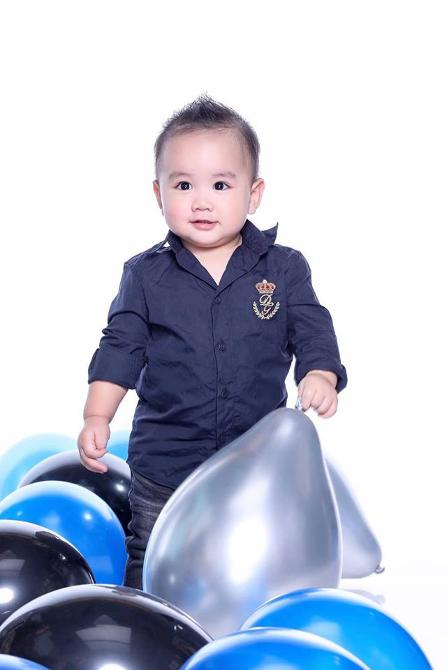 Trang Nhung lần đầu hé lộ rõ mặt quý tử sau 1 năm úp mở.    