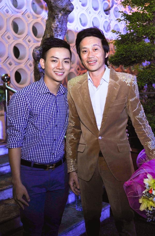Hoài Linh và con trai nuôi Hoài Lâm.