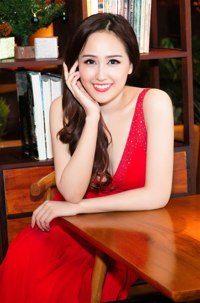 Mai Phương Thúy được nhiều người mến mộ bởi trình độ học vấn cao.