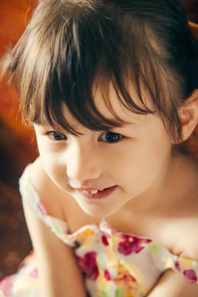 Từ nhỏ khi sinh ra, Ailani đã nhận được sự chú ý của truyền thông. Nét lai Tây dễ thương cùng những biểu cảm đáng yêu của con gái Phương Vy được người hâm mộ nữ ca sĩ hết lời khen ngợi. 