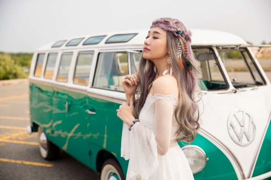 Ca khúc mới của bà xã Trấn Thành vướng nghi vấn đạo nhạc.