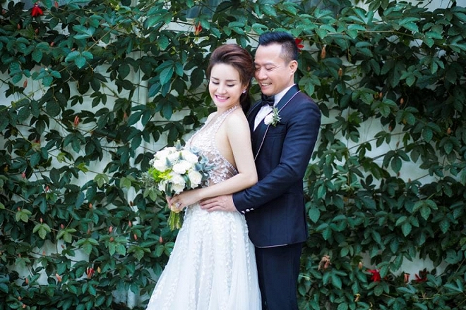 Tết đến, mọi người lo sắm sửa, trang trí nhà cửa, trong khi đó Vy Oanh lại chia sẻ  bài viết minh oan cho mình về chuyện giật chồng.