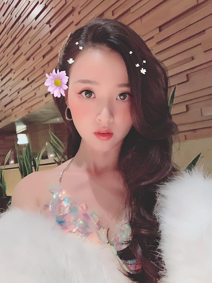 Midu thoải mái chia sẻ những hình ảnh về bản thân và luôn giữ im lặng trước mối tình đã qua với Phan Thành.