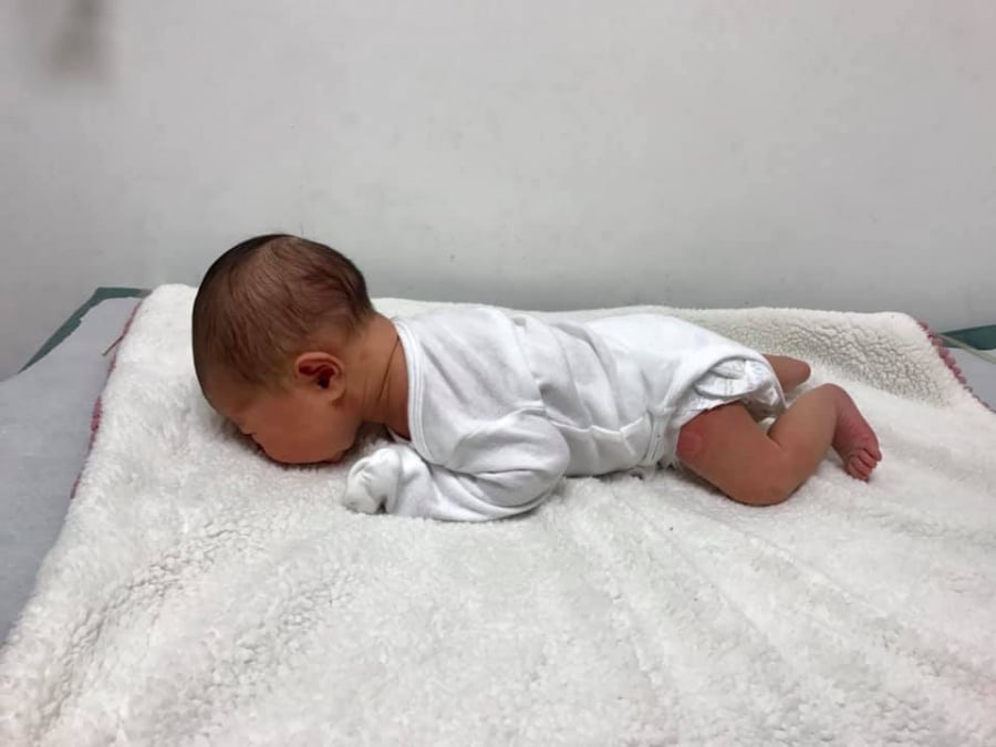 Hình ảnh công chúa nhỏ mới sinh được Thân Thúy Hà chia sẻ lên trang cá nhân trước đó. Được biết, sau khi sinh con tại Mỹ, người đẹp sẽ trở về Việt Nam để tiếp tục công việc.