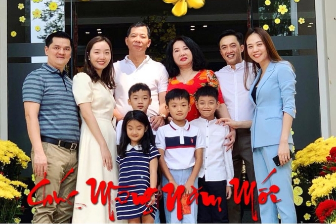 Ngày đầu năm, doanh nhân chia sẻ bức ảnh sum họp Shbet111 slot, casino, thể thao, xổ số. Hai vợ chồng đều mong muốn có con trong năm Kỷ Hợi.    