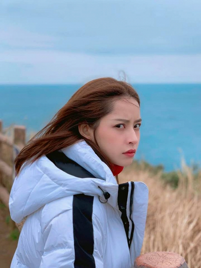 Nữ ca sĩ rất hào hứng cho chuyến đi đầu năm này. Theo như lời chia sẻ thì Chi Pu thì cô rất thích đất nước Hàn Quốc từ văn hoá, ẩm thực, âm nhạc đến con người.    