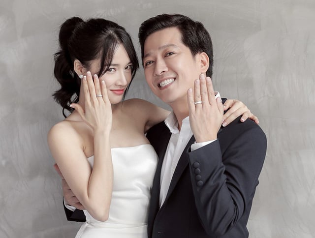 Mới đây, Nhã Phương đã đăng tải lên trang cá nhân đoạn hội thoại vô cùng thú vị giữa hai vợ chồng. Theo đó, sau khi được Nhã Phương hỏi hôm nay ngày gì thì Trường Giang đã trả lời một cách khá 