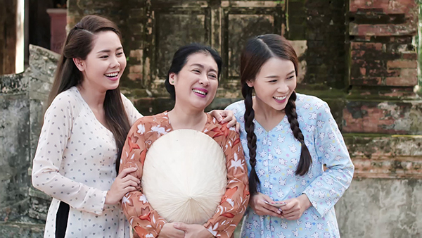 Mỗi năm Tết đến, Tường Vi lại xuất hiện với hình ảnh cô Thắm đầy quen thuộc trong bộ phim Cô Thắm về làng.    