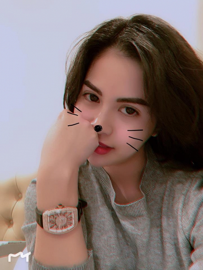 Bà xã Hương Trần của Việt Anh cũng có động thái tương tự    