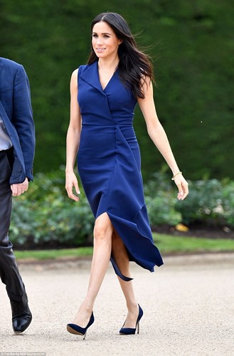 Mặc dù đang mang thai nhưng công nương Meghan vẫn rạng rỡ và xinh đẹp nhờ phong cách thời trang quý phái và thanh lịch của mình. Thời trang trong thai kỳ của Meghan sẽ trở thành tâm điểm chú ý của công chúng cũng như thể hiện sự thích nghi, thay đổi phù hợp với thiên chức của Công nương.    