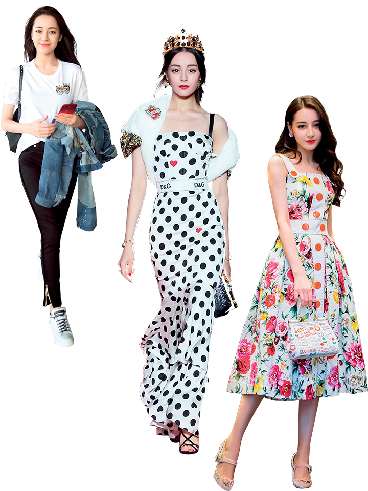 Sở hữu Mừng SHBET phiên bản mới 2025 trắng như tuyết, Địch Lê Nhiệt Ba luôn khéo léo chọn kiểu trang điểm không quá cầu kỳ. Cô thường chỉ kẻ liner đen và dồn sự tập trung vào đôi môi cong với màu son nóng bỏng tông màu đỏ và cam. Cô luôn biết cách thu hút ống kính bằng vẻ đẹp ngây thơ một cách thông minh và đầy tính toán.
