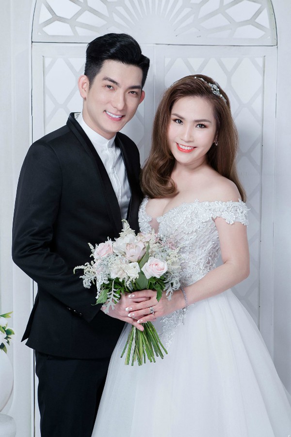 Hình ảnh Bảo Duy bên người vợ thứ 3 sau khi chia tay Phi Thanh vân.