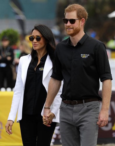 Sau khi tham dự lễ khánh thành, Meghan diện bộ Shbet999 com đăng nhập đơn giản, thanh lịch với blazer trắng cùng quần jeans và áo sơ mi tối màu khi góp mặt tại sự kiện Invictus Game.    